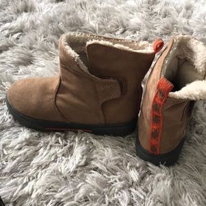 Carter’s boys brown boots